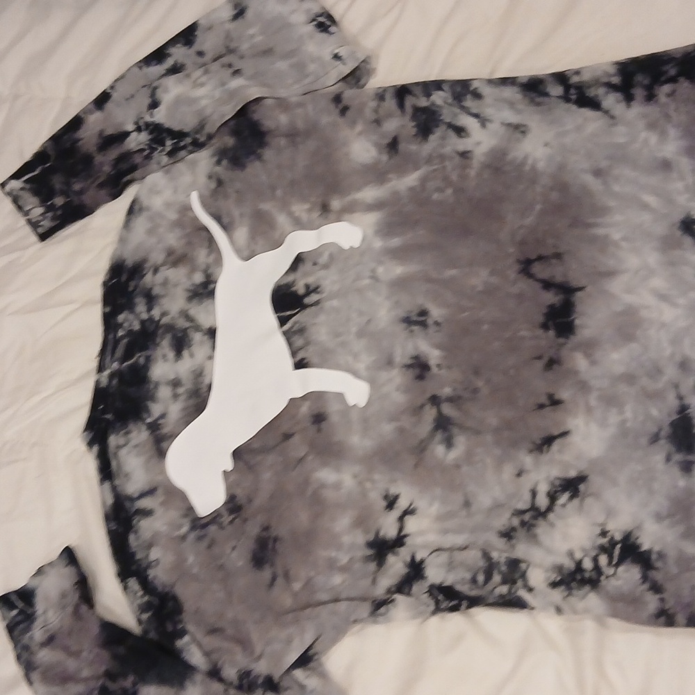 PINK Victoria’s Secret Campus Tie Dye Logo Long Sleeve Pocket Tee Shirt